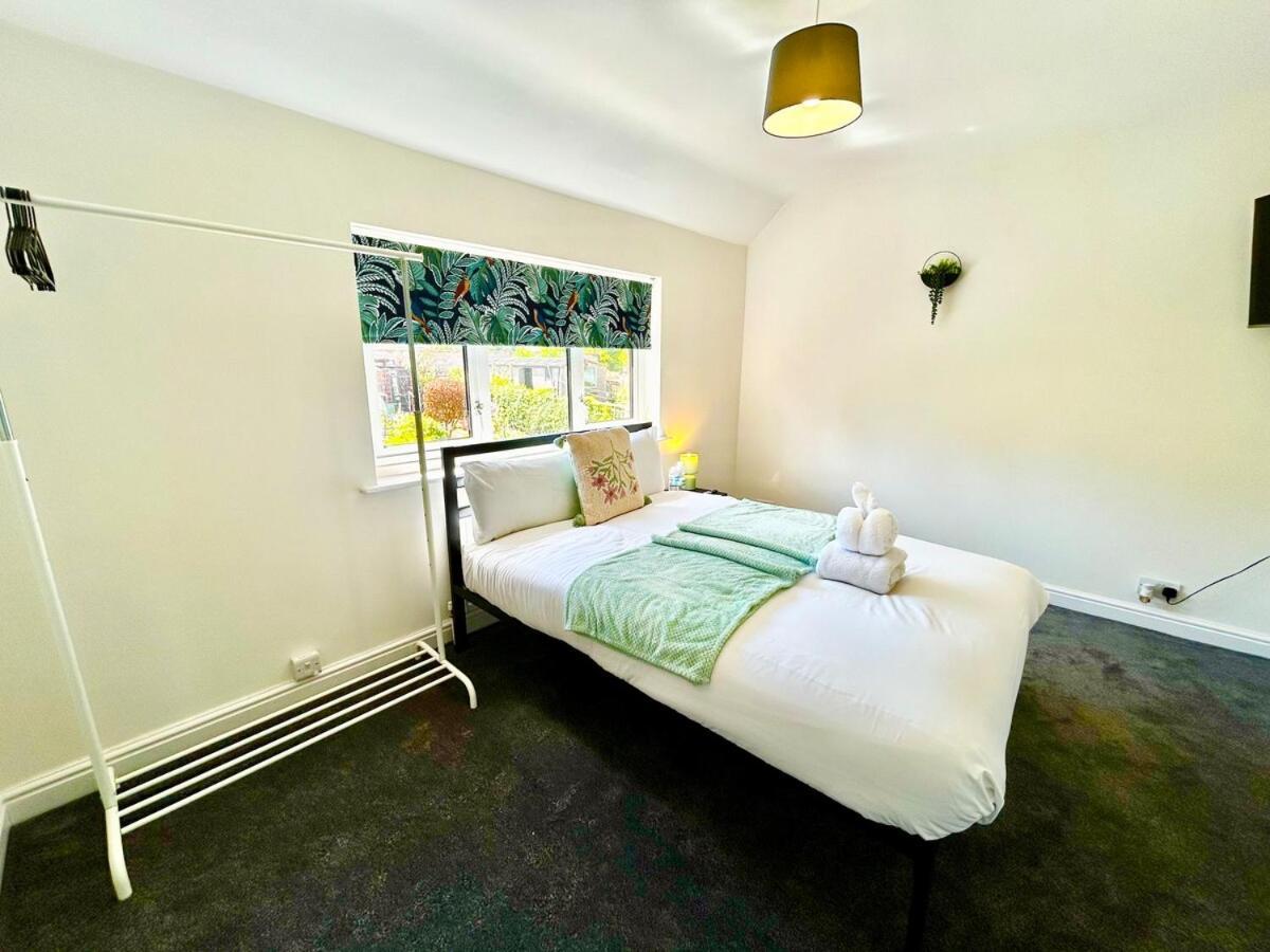 Stylish & Cosy 3 Bedroom By Altoluxoexperience Short Lets & Serviced With Free Wifi & Parking * Bristol