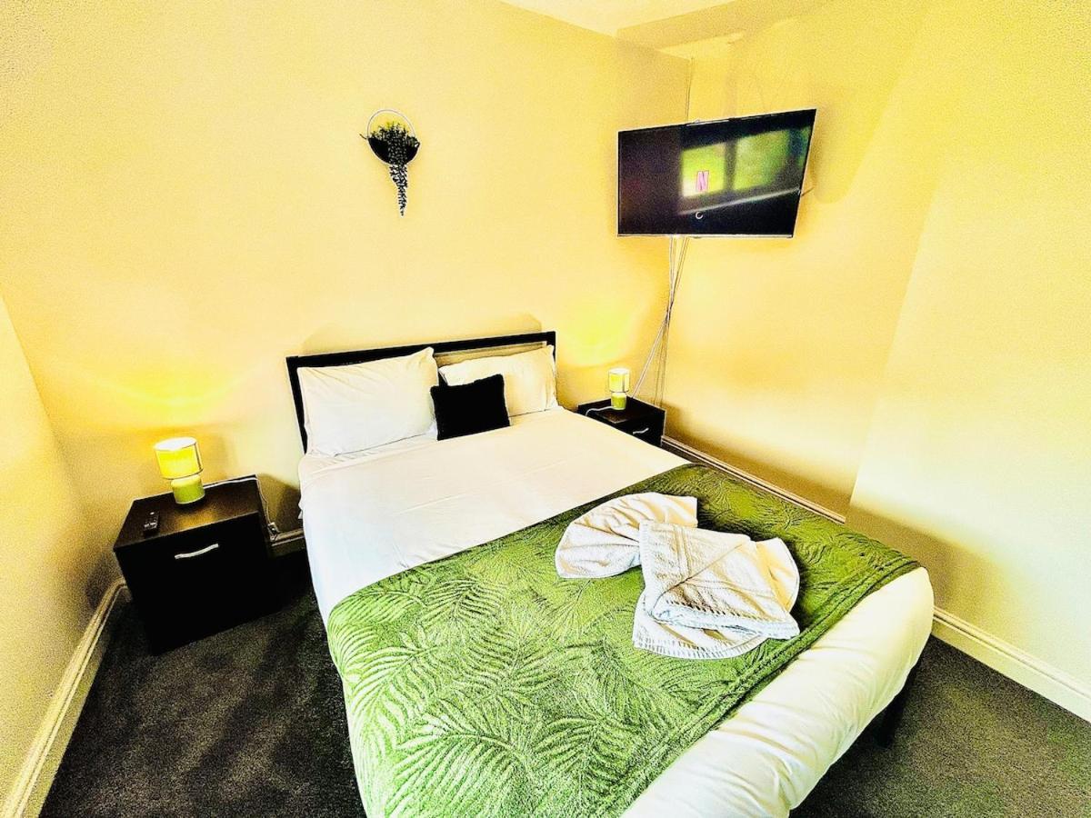 Stylish & Cosy 3 Bedroom By Altoluxoexperience Short Lets & Serviced With Free Wifi & Parking