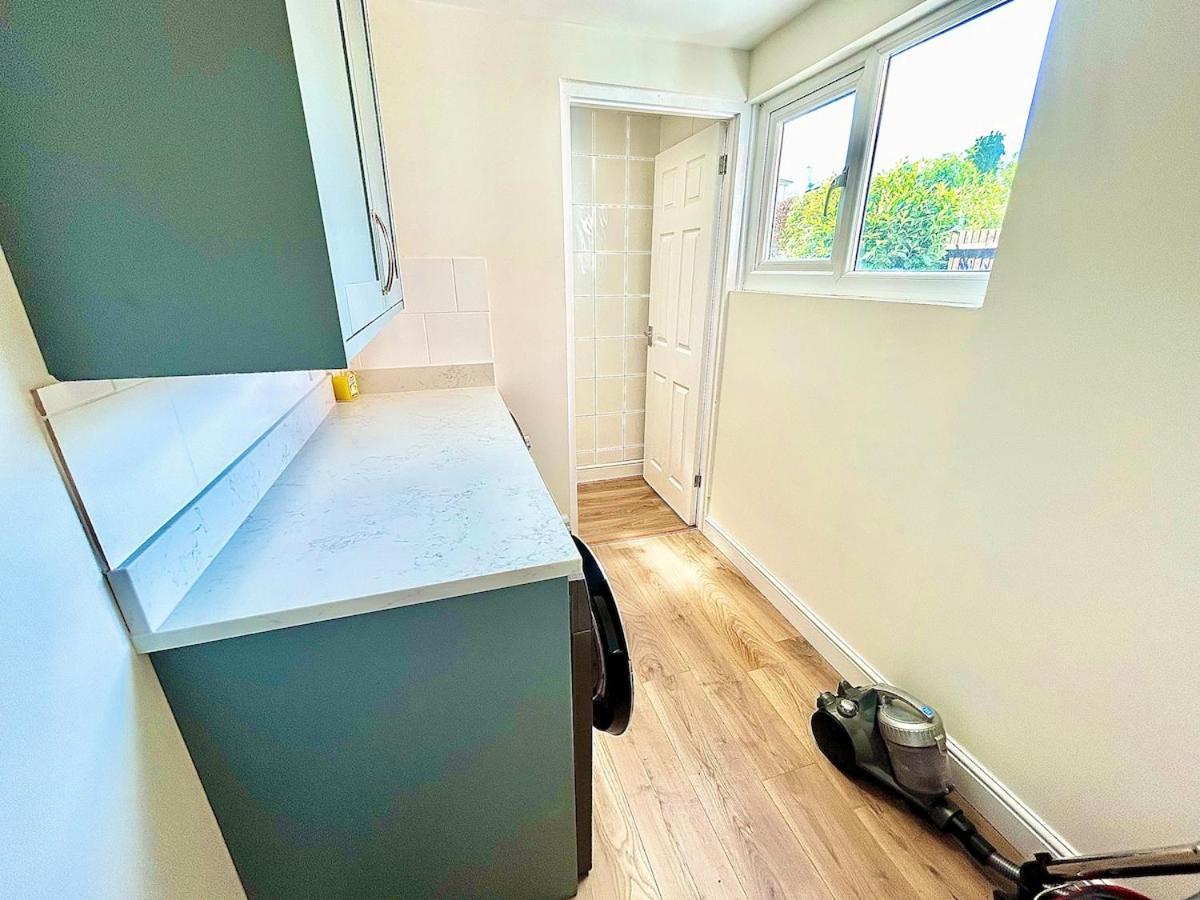 Stylish & Cosy 3 Bedroom By Altoluxoexperience Short Lets & Serviced With Free Wifi & Parking Holiday home Bristol