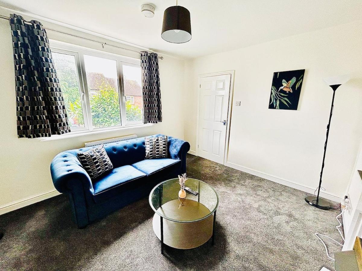 Stylish & Cosy 3 Bedroom By Altoluxoexperience Short Lets & Serviced With Free Wifi & Parking