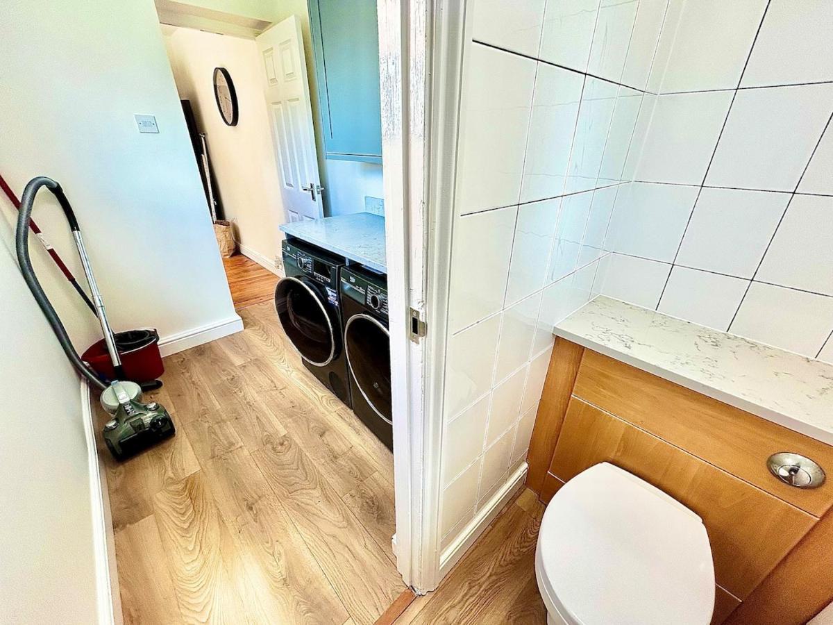 Holiday home Stylish & Cosy 3 Bedroom By Altoluxoexperience Short Lets & Serviced With Free Wifi & Parking