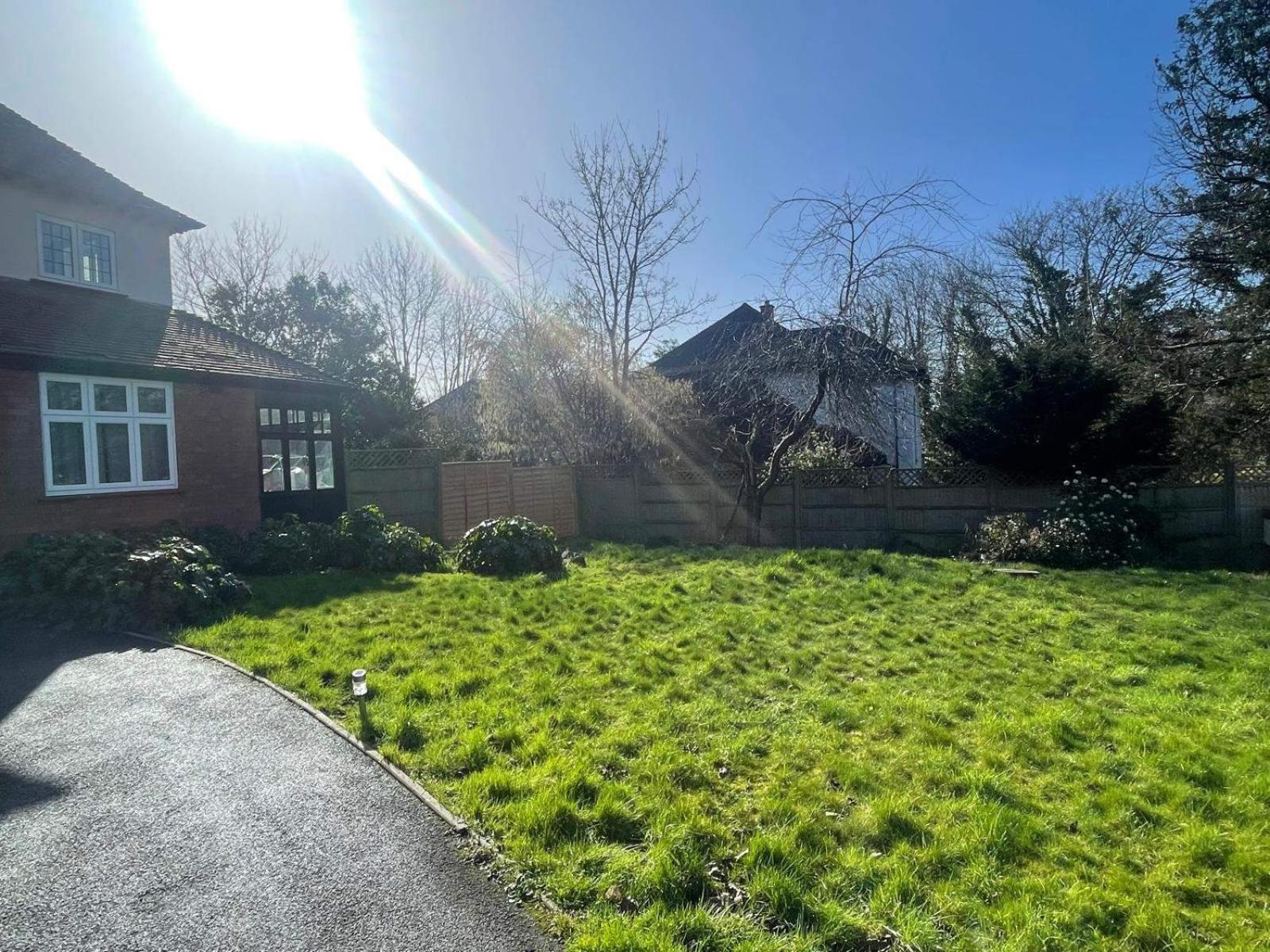 6 Bed-sleeps 10-gym-hottub-garden-parking Bristol