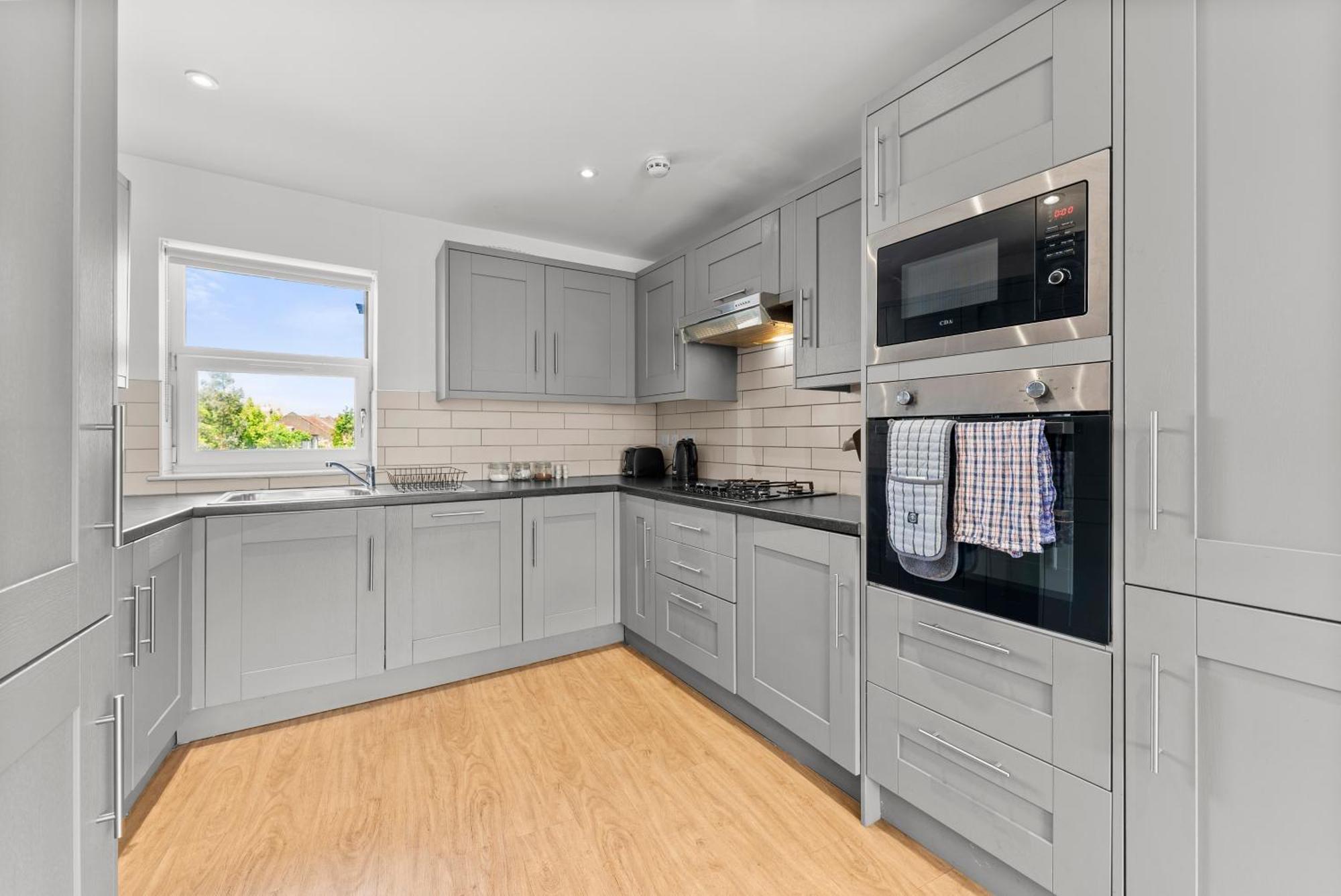 Spacious - Parking & Wifi Apartment *