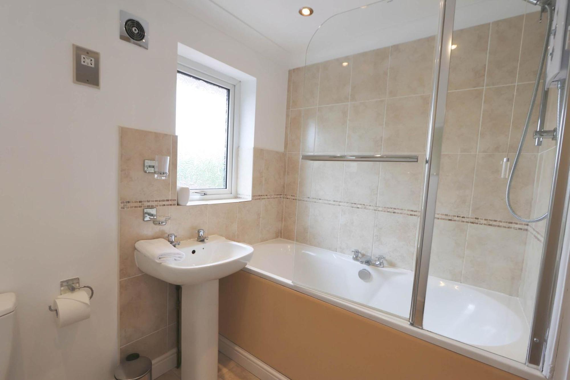 Four Bedroom House On Passage Road Holiday home