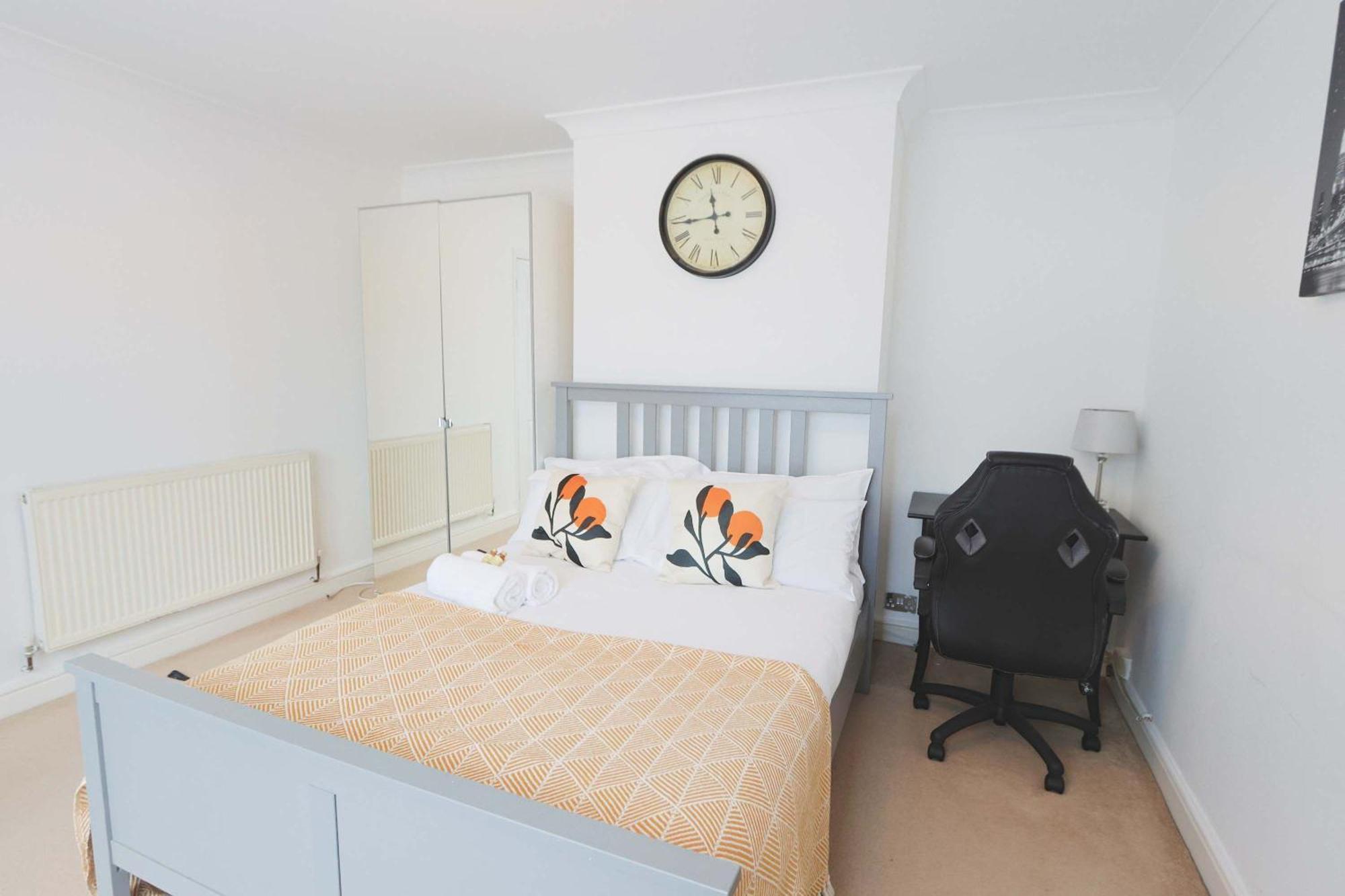 Four Bedroom House On Passage Road Holiday home Bristol