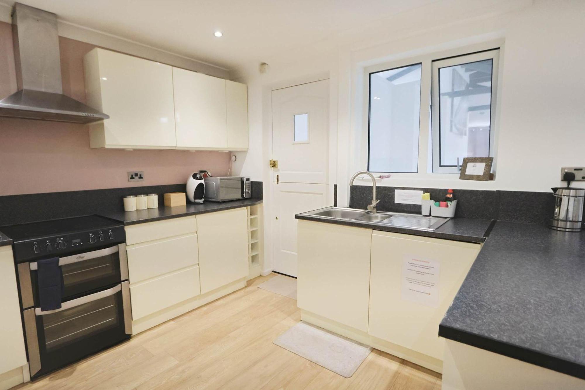 Four Bedroom House On Passage Road Bristol