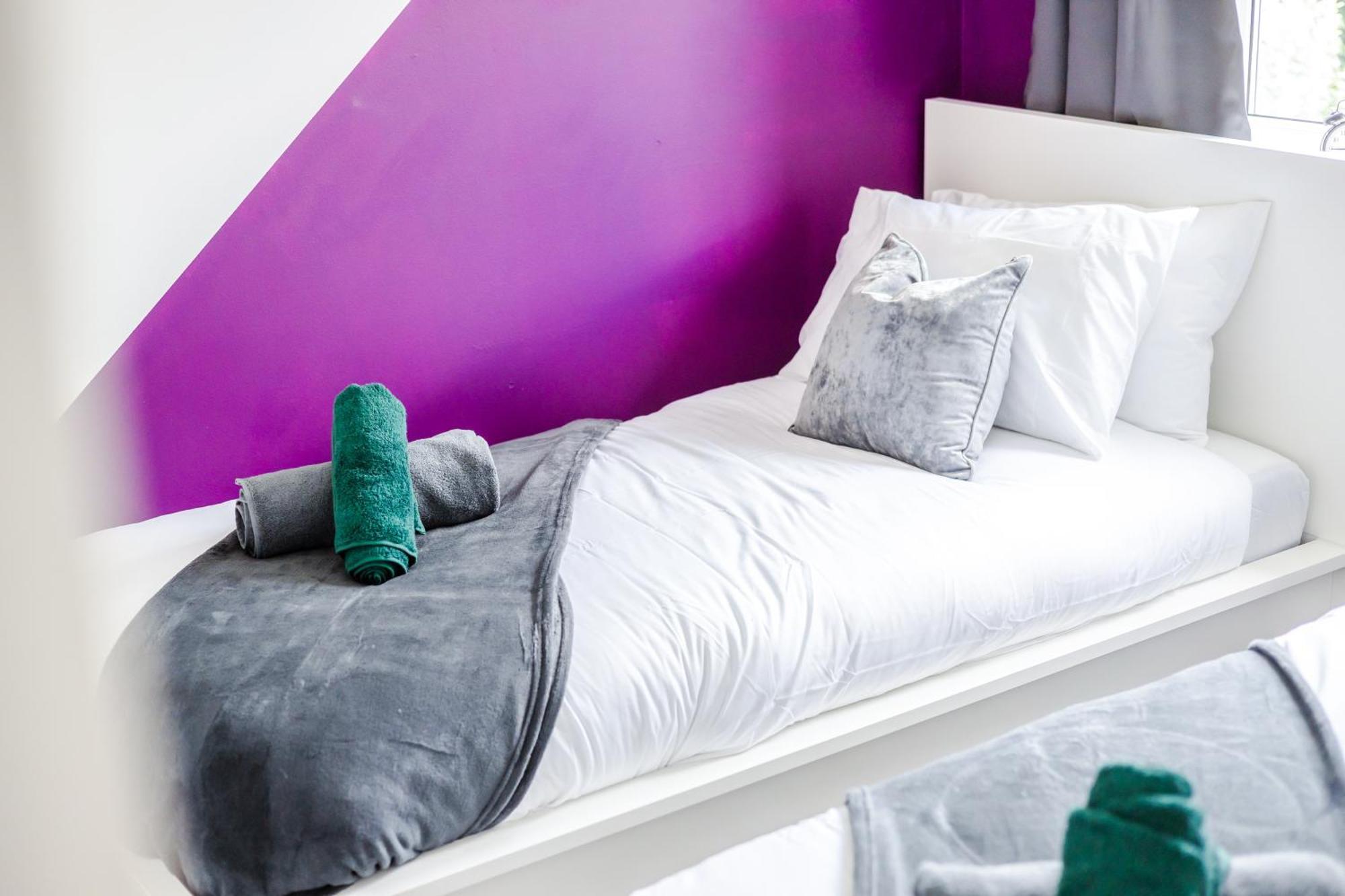 Holiday home Stylish 3br House - Free Parking - Fast Wi-fi - Long