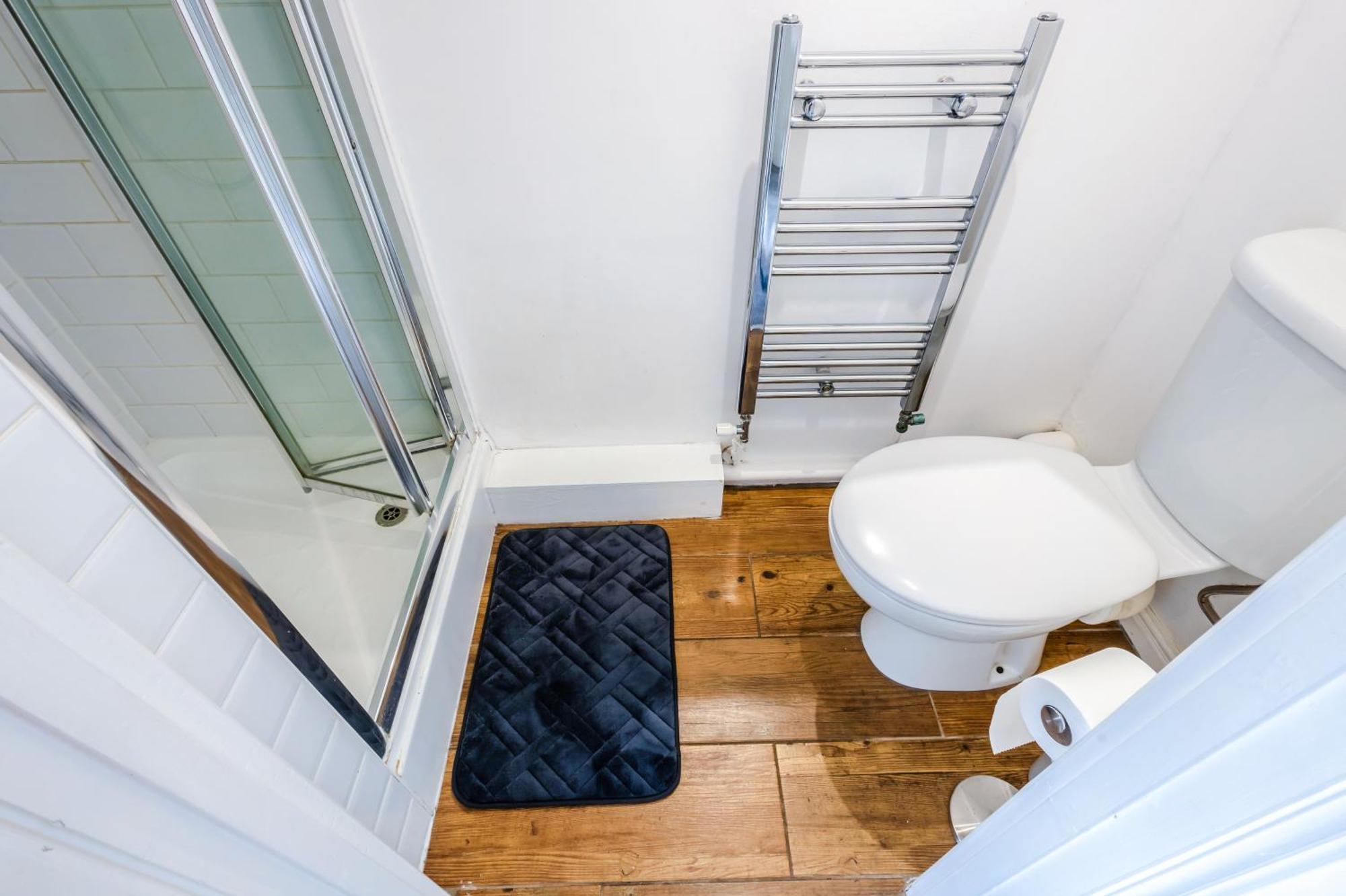 Holiday home Stylish 3br House - Free Parking - Fast Wi-fi - Long