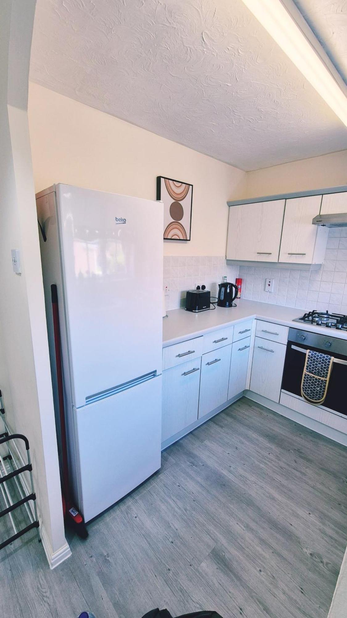 Modern 2bed House, Free Parking, Nr Parkway Station And Uwe *