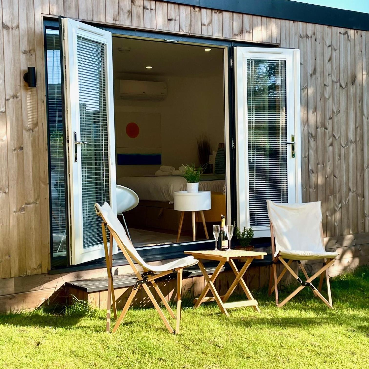 Redland Retreat, Cosy Garden For 2 Apartment