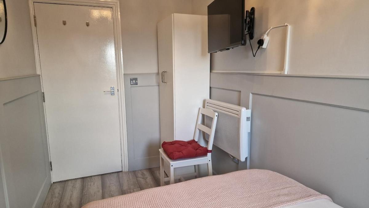 The Red House, 2 Bed Flat In * Bristol