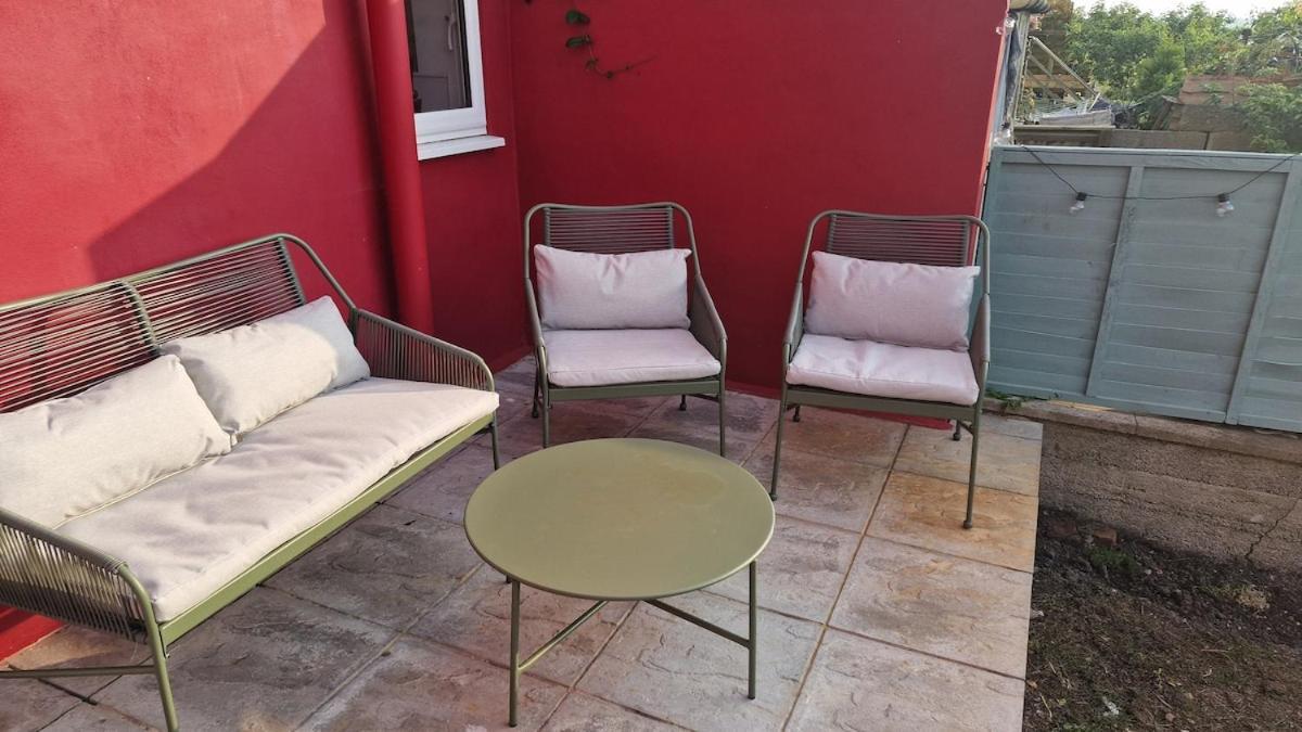 The Red House, 2 Bed Flat In *