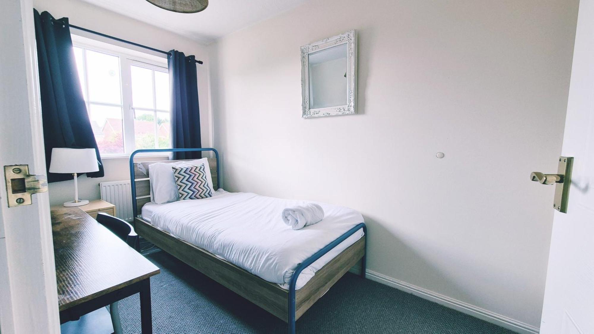 Modern 2bed House, Free Parking, Nr Parkway Station And Uwe Holiday home *