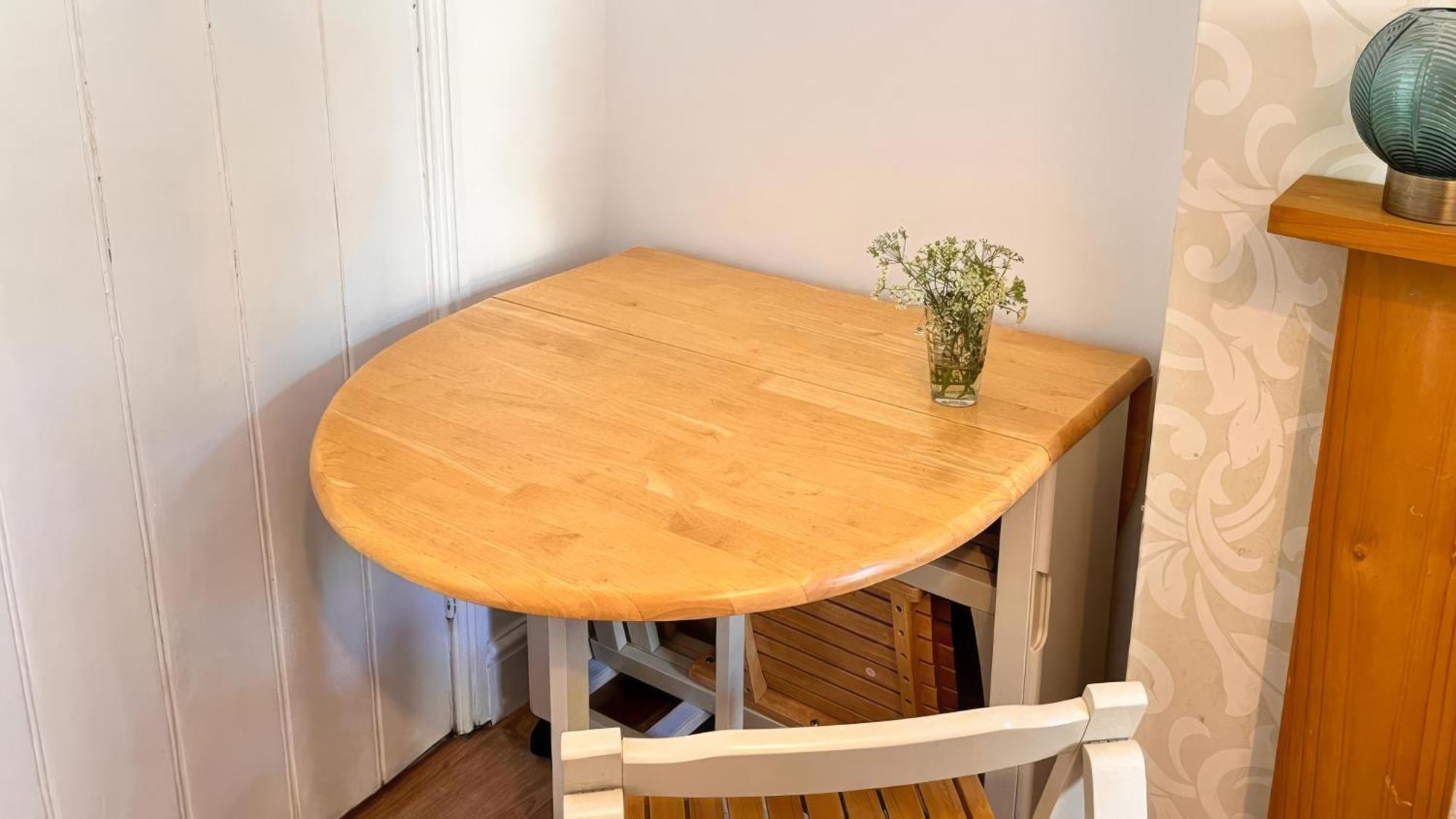 Stella's Cottage- Cute Traditional In South West By Staystaycations Holiday home Bristol
