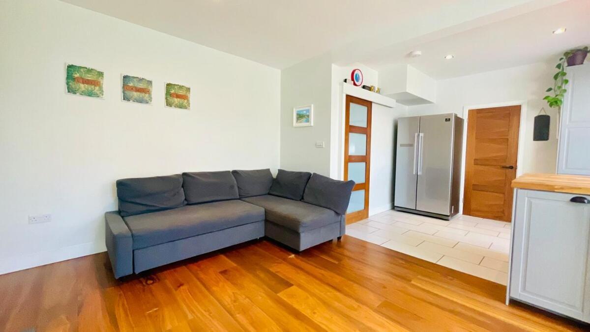 Spacious & Bright 3bedroom Home-sleeps7-parking * Bristol
