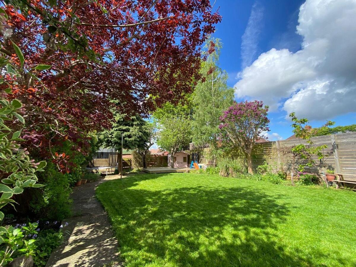 Holiday home Spacious & Bright 3bedroom Home-sleeps7-parking