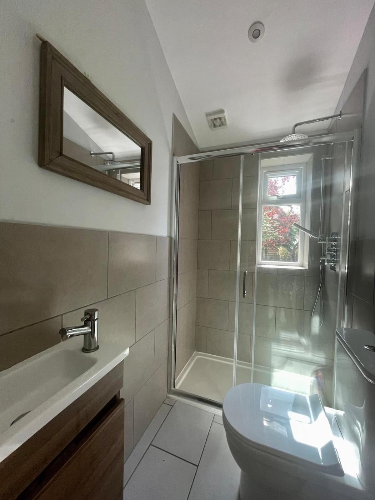 Holiday home Spacious & Bright 3bedroom Home-sleeps7-parking