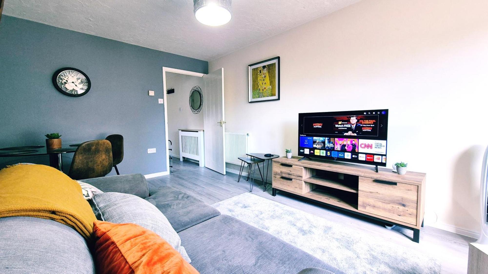 Holiday home Modern 2bed House, Free Parking, Nr Parkway Station And Uwe *