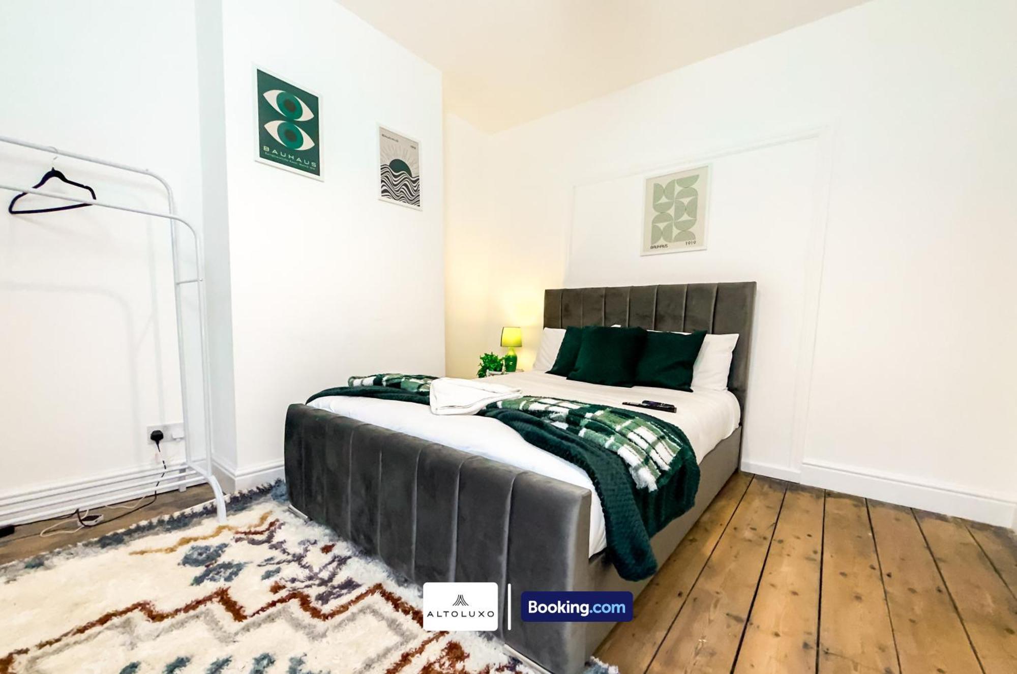 Holiday home Bauhaus 4 Bedroom House By Altoluxoexperience Short Lets & Serviced With Free Parking