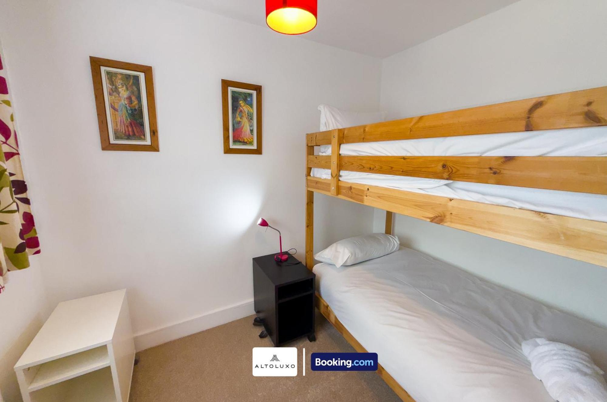 Orion's Place 3 Bedroom House By Altoluxoexperience Short Lets & Serviced With Free Parking Apartment Bristol