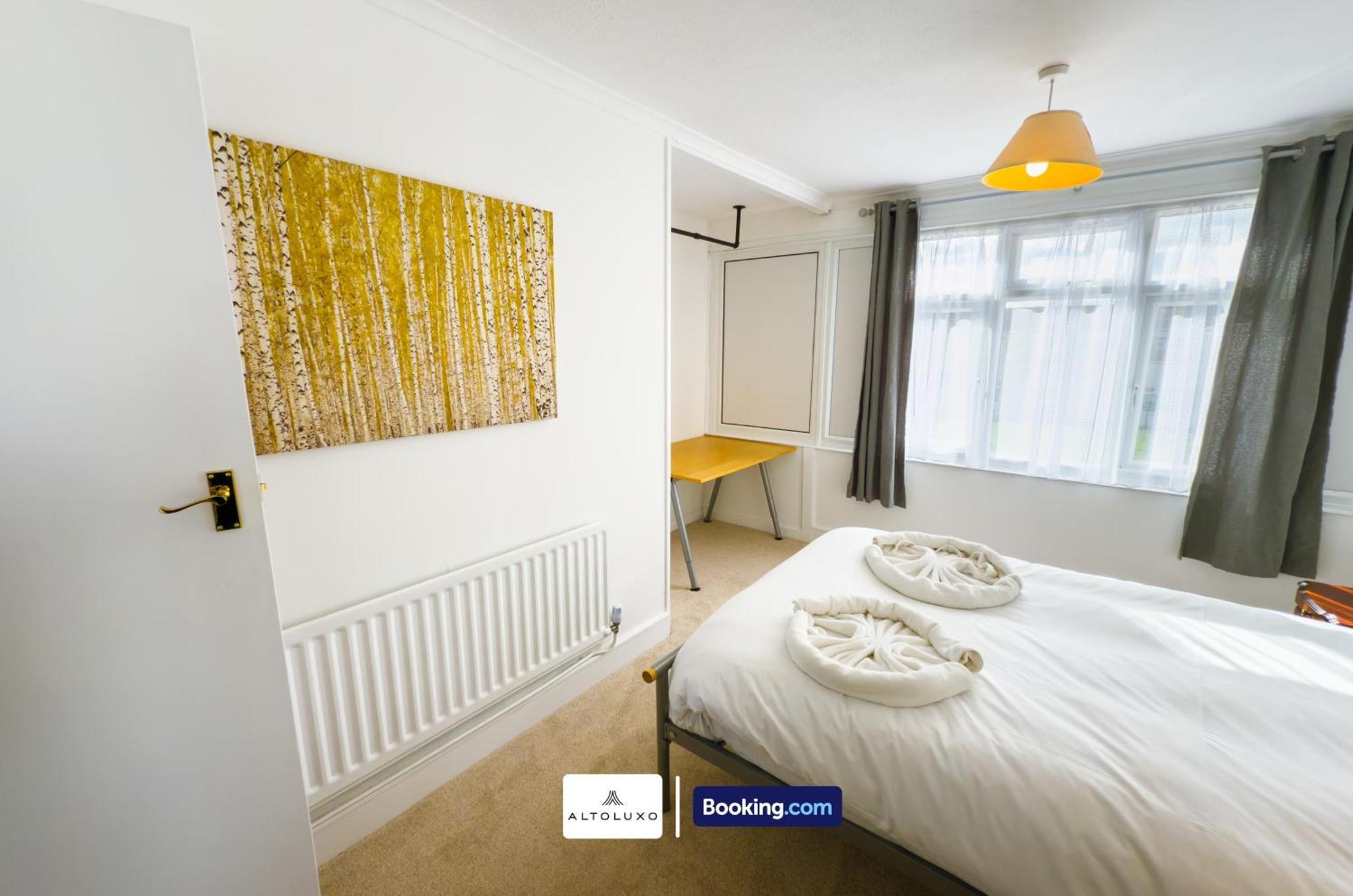 Orion's Place 3 Bedroom House By Altoluxoexperience Short Lets & Serviced With Free Parking * Bristol
