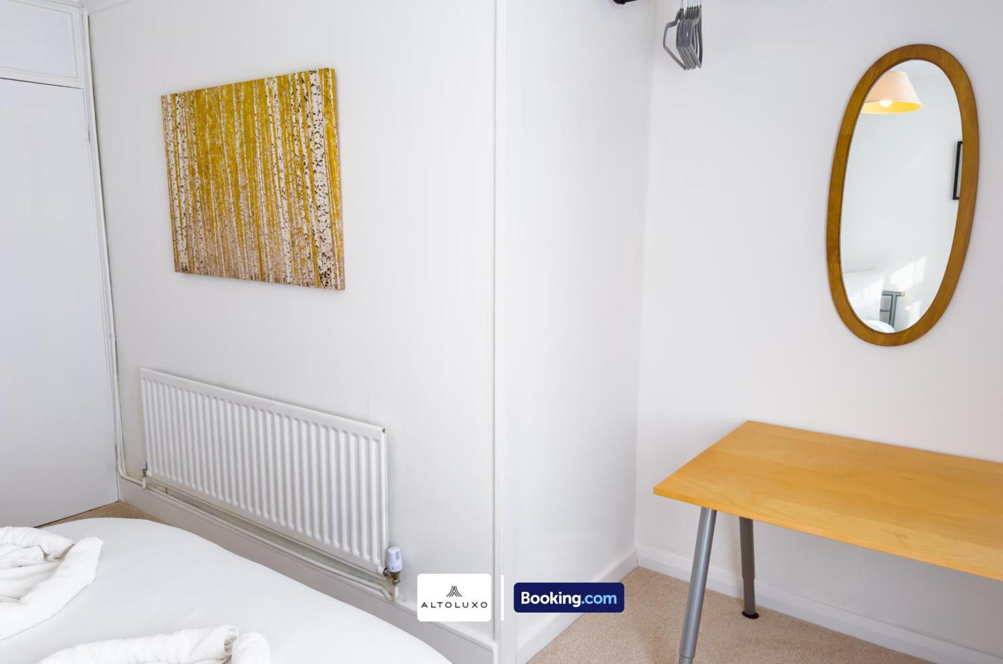 Orion's Place 3 Bedroom House By Altoluxoexperience Short Lets & Serviced With Free Parking Apartment Bristol