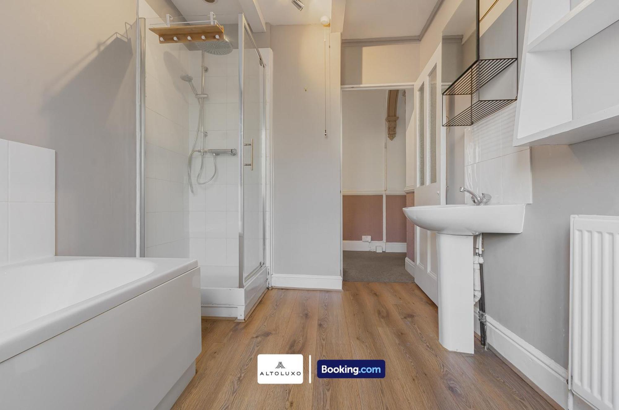 The Ritz 2 Bedroom Serviced By Altoluxoexperience Short Lets & Serviced With Free Wifi Apartment Bristol