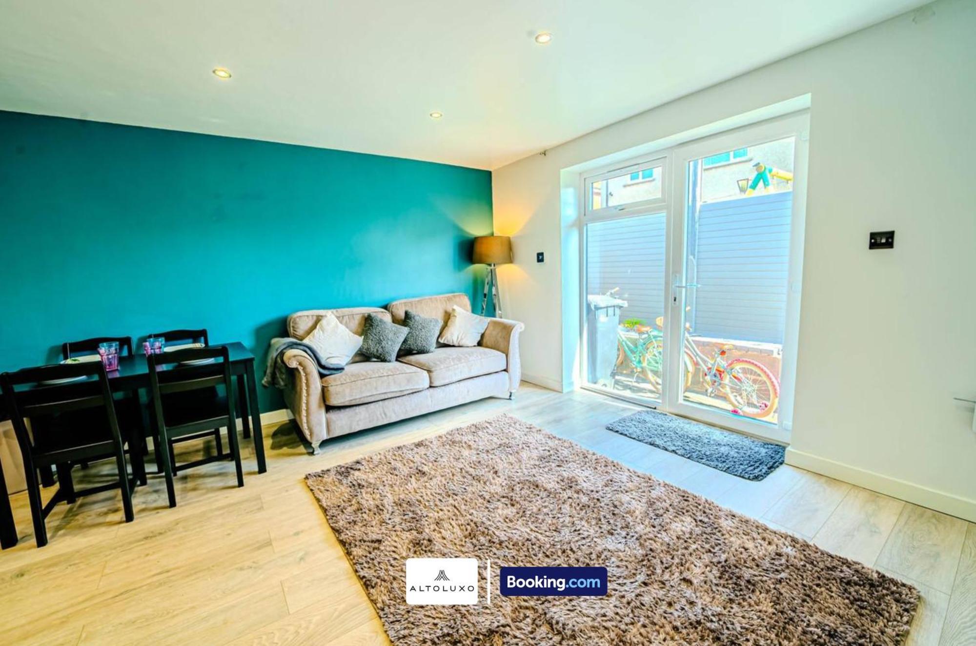 Apartment Stylish & Comfy 1 Bedroom By Altoluxoexperience Short Lets & Serviced With Free Wifi & Parking *