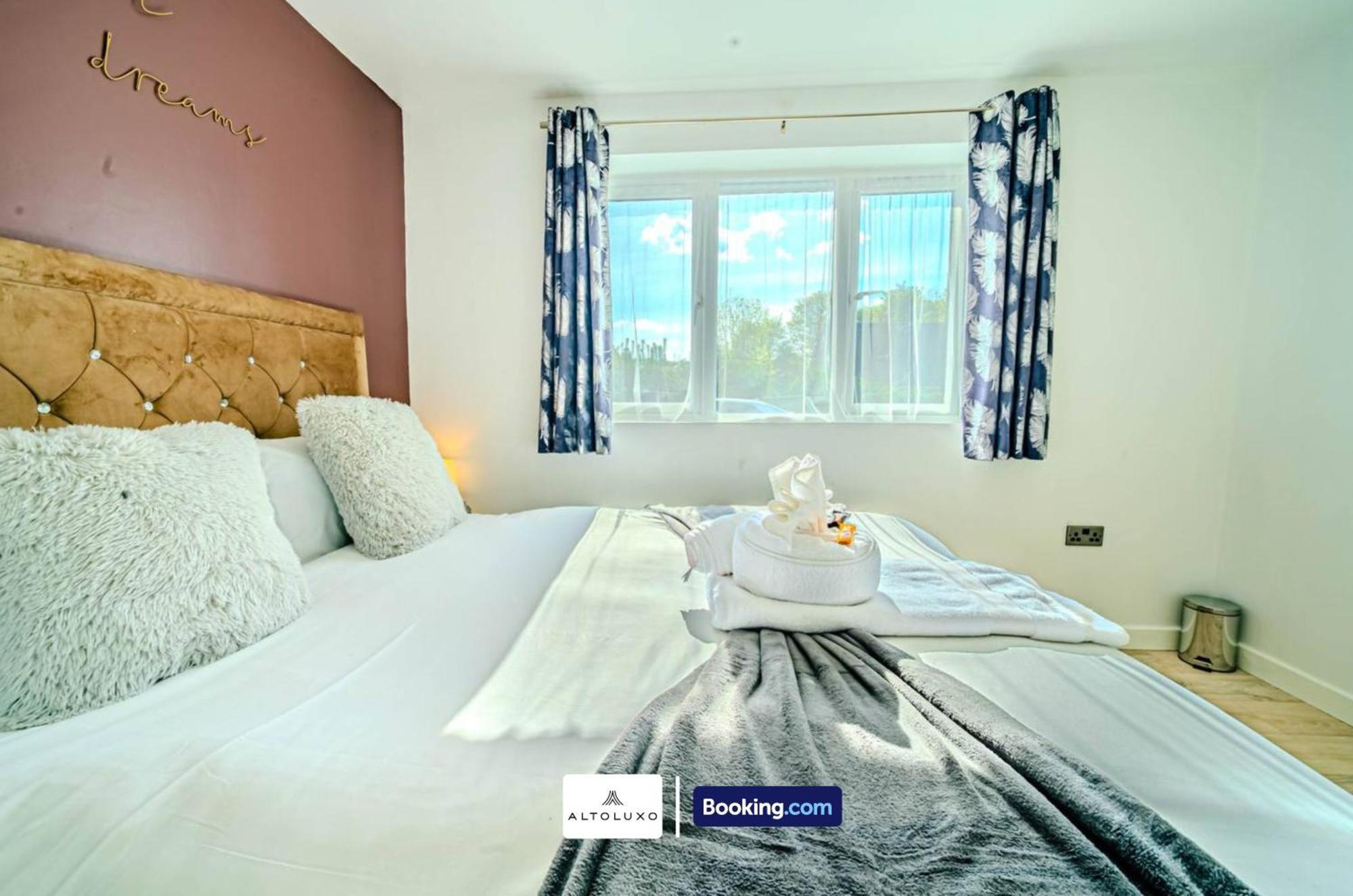 Stylish & Comfy 1 Bedroom By Altoluxoexperience Short Lets & Serviced With Free Wifi & Parking Apartment *