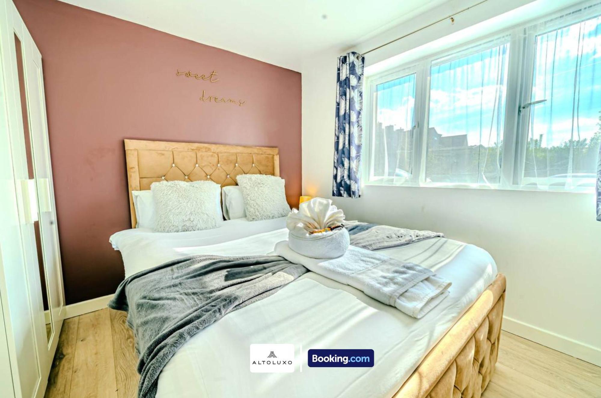 Stylish & Comfy 1 Bedroom By Altoluxoexperience Short Lets & Serviced With Free Wifi & Parking