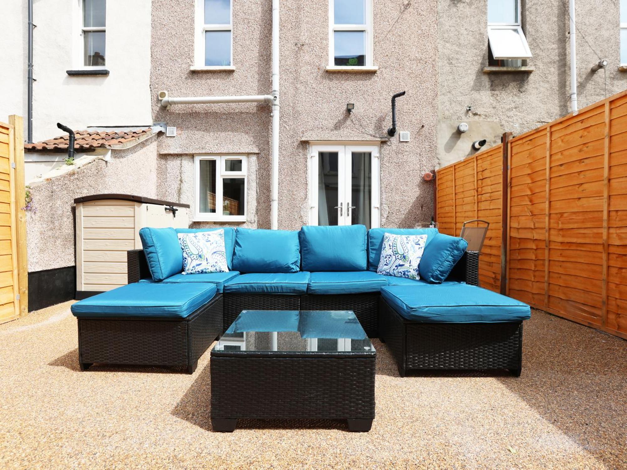 North Rd By N And N Ltd, Close To Vibrant Gloucester Rd With Plenty Of Restaurants And Shops Near By, Free On Street Parking Available And Pvt Of Street Parking 4pm To 8am Mon To Fri And Weekend Apartment *
