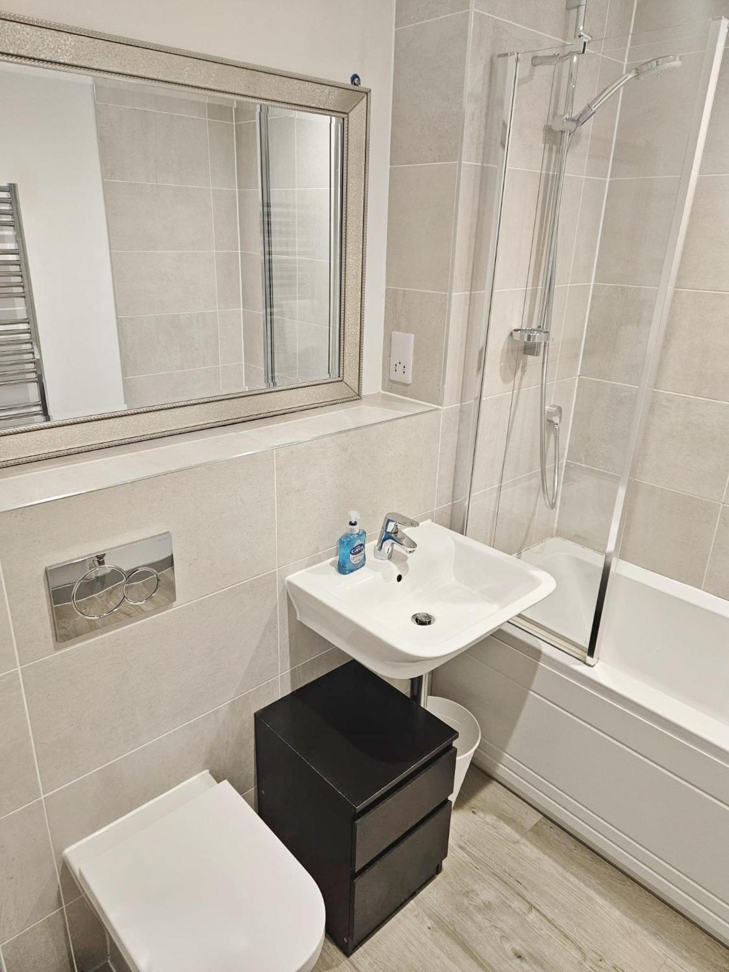 Creative Quarter Living 1br Flat At Paintworks *