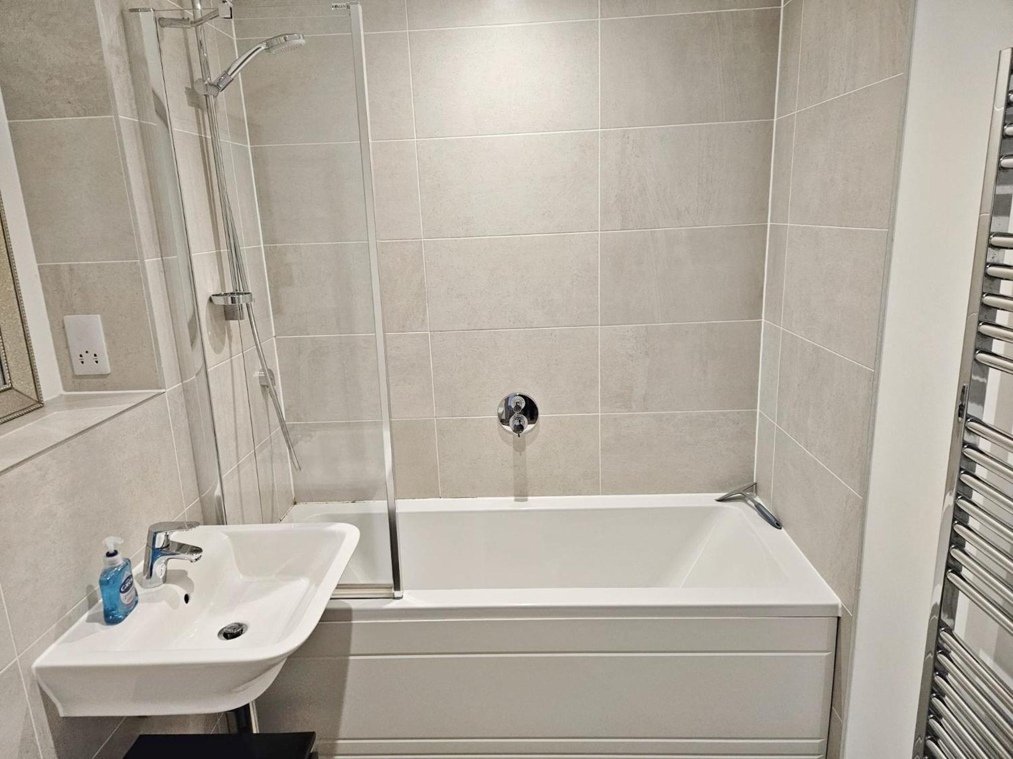 Apartment Creative Quarter Living 1br Flat At Paintworks *