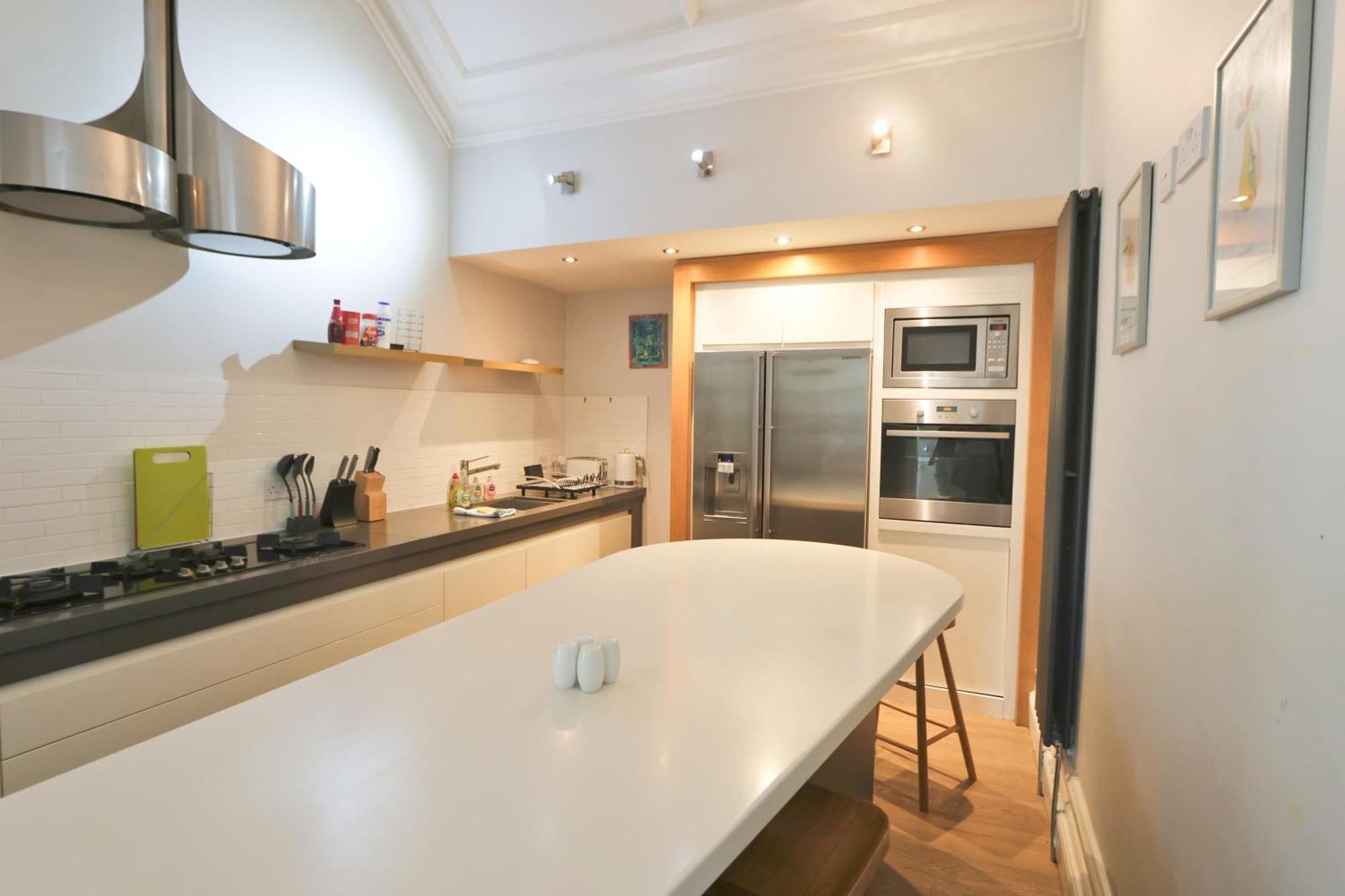 Two Bedroom Ground Floor Flat In Clifton Village *