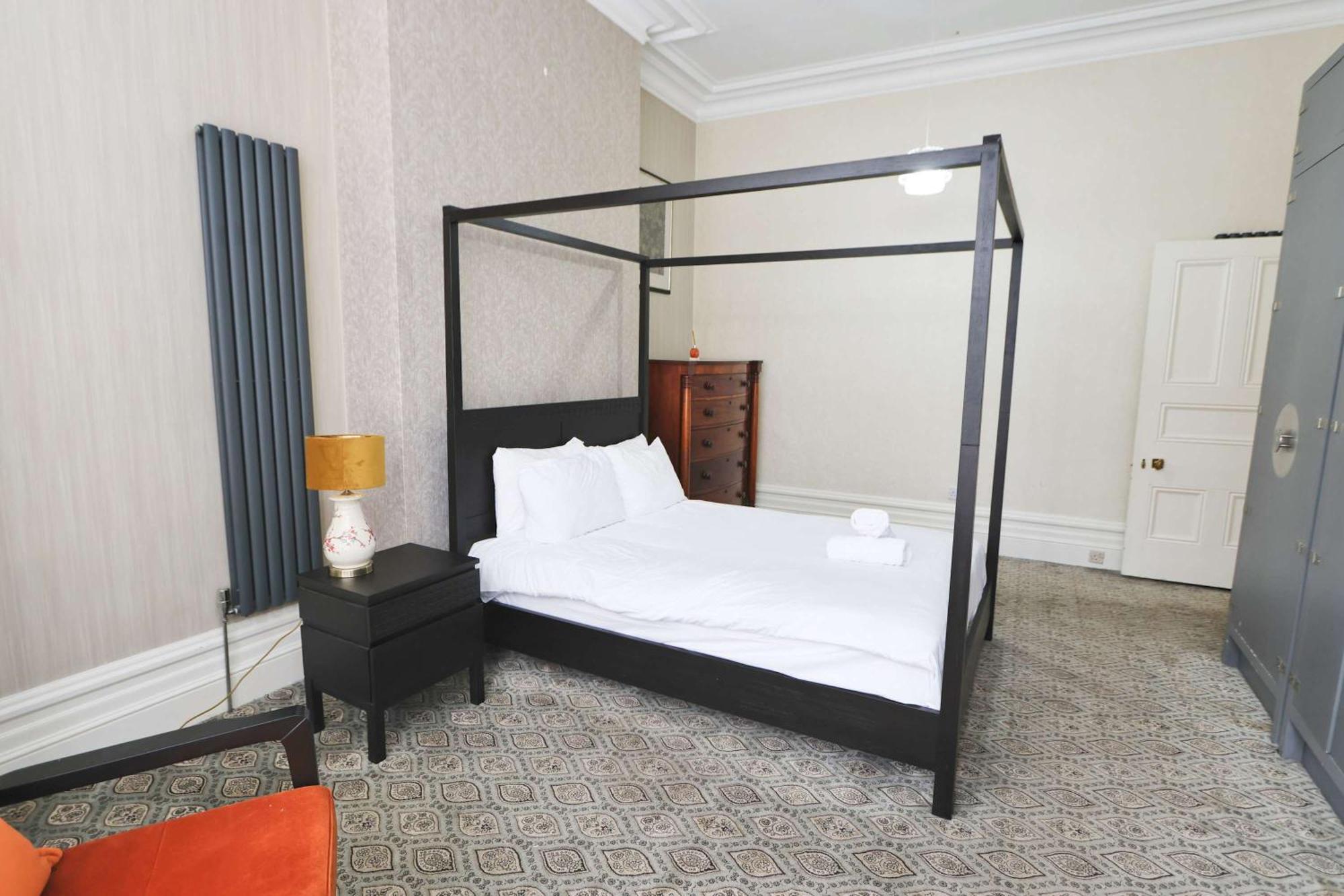 Two Bedroom Ground Floor Flat In Clifton Village Bristol