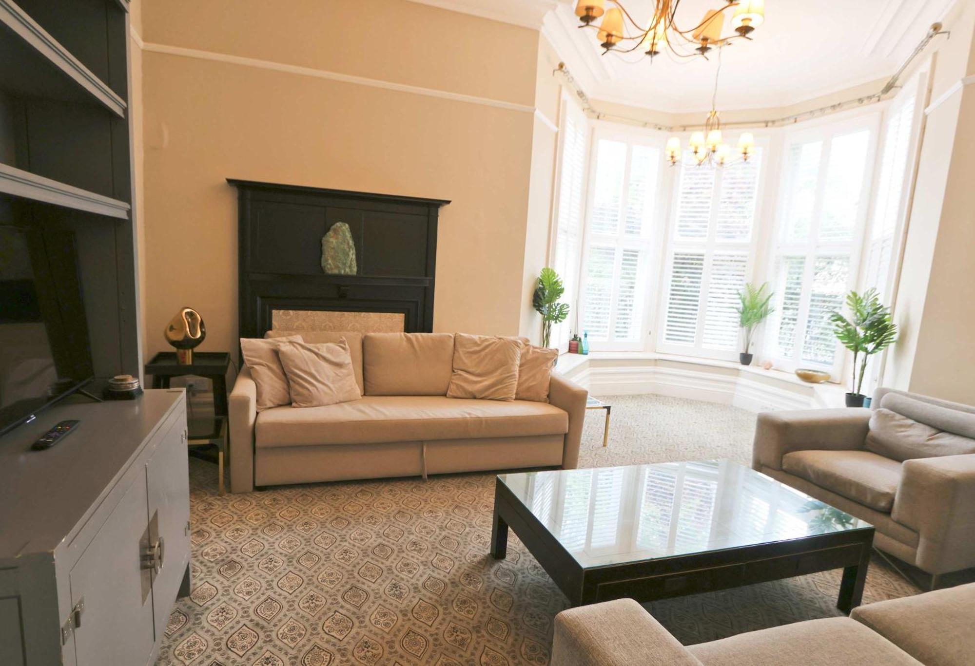 Two Bedroom Ground Floor Flat In Clifton Village *