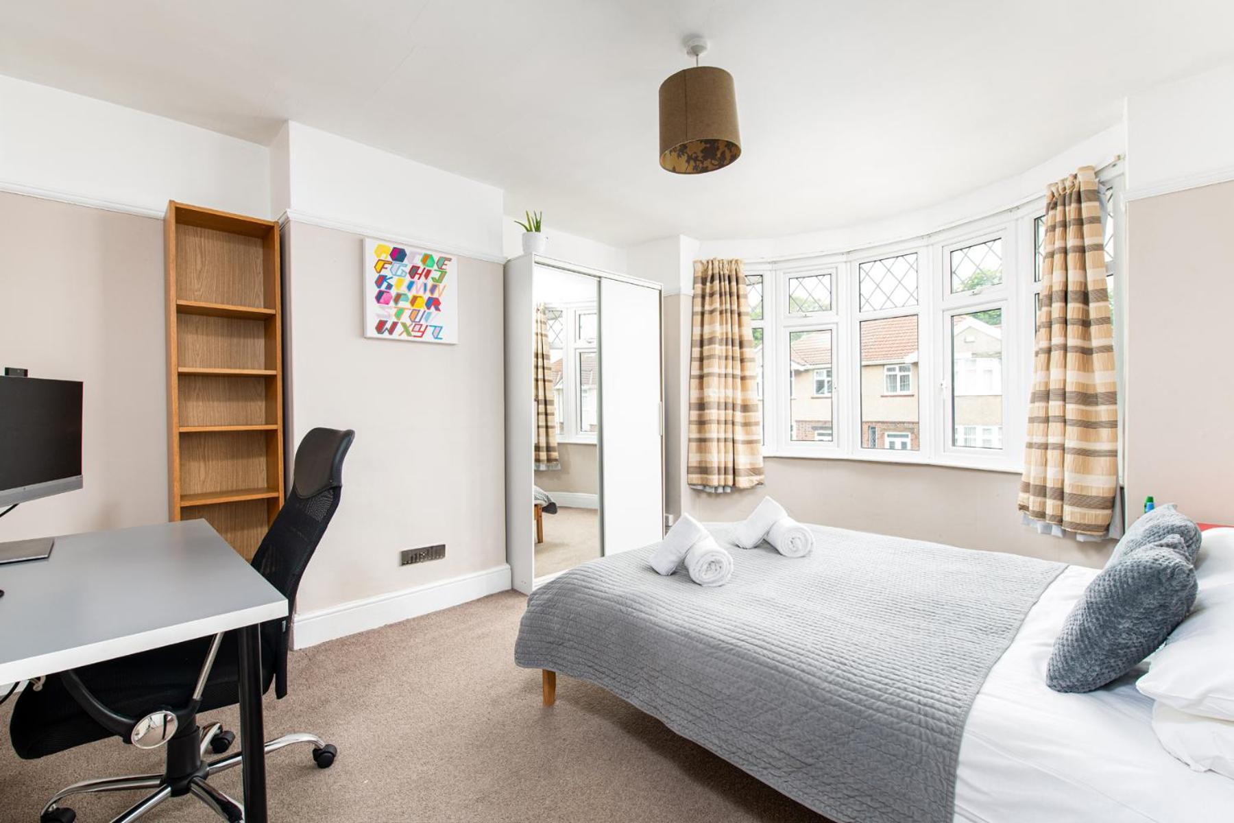 Spacious & Bright 3bedroom Home-sleeps7-parking Bristol