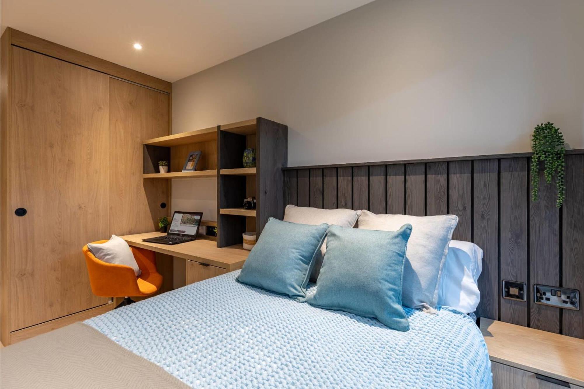 Apartment Student Only At The Port On The Square *