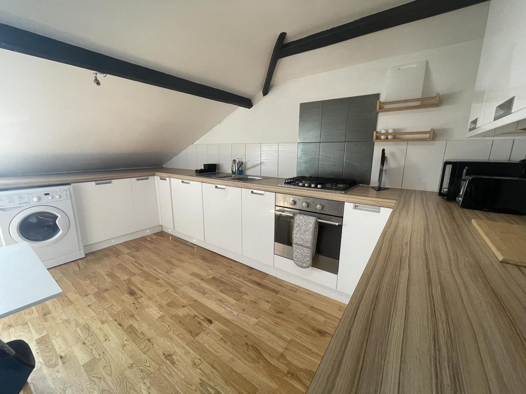 Enchanting Escape With Peaceful Views Bristol