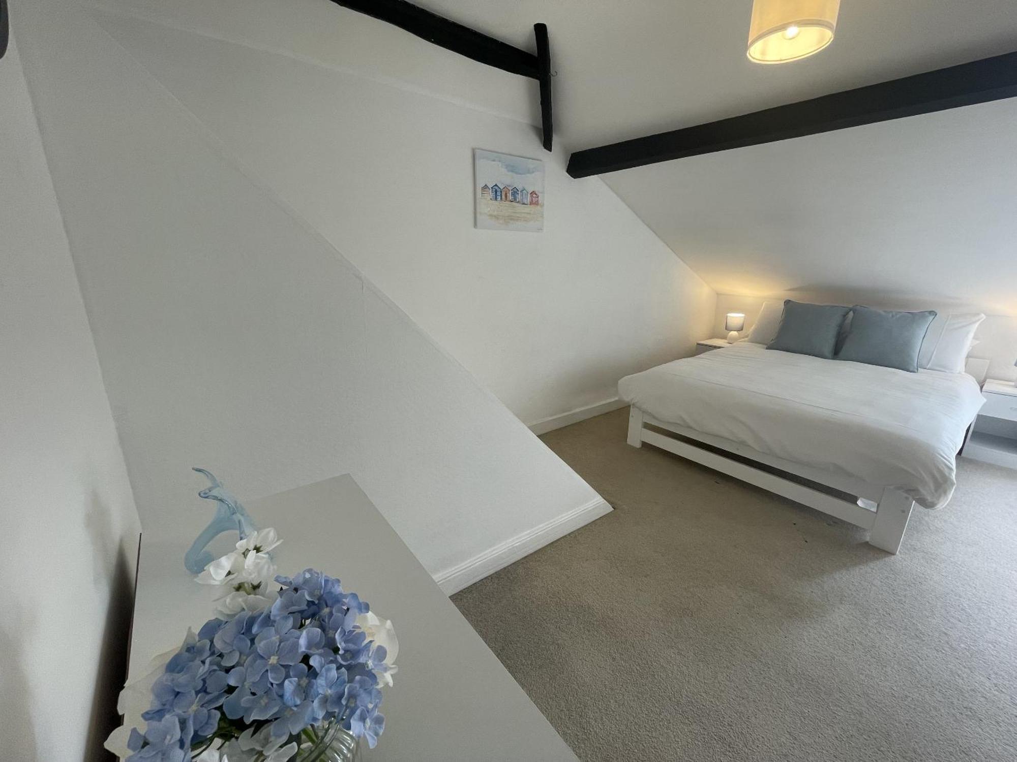 Enchanting Escape With Peaceful Views * Bristol