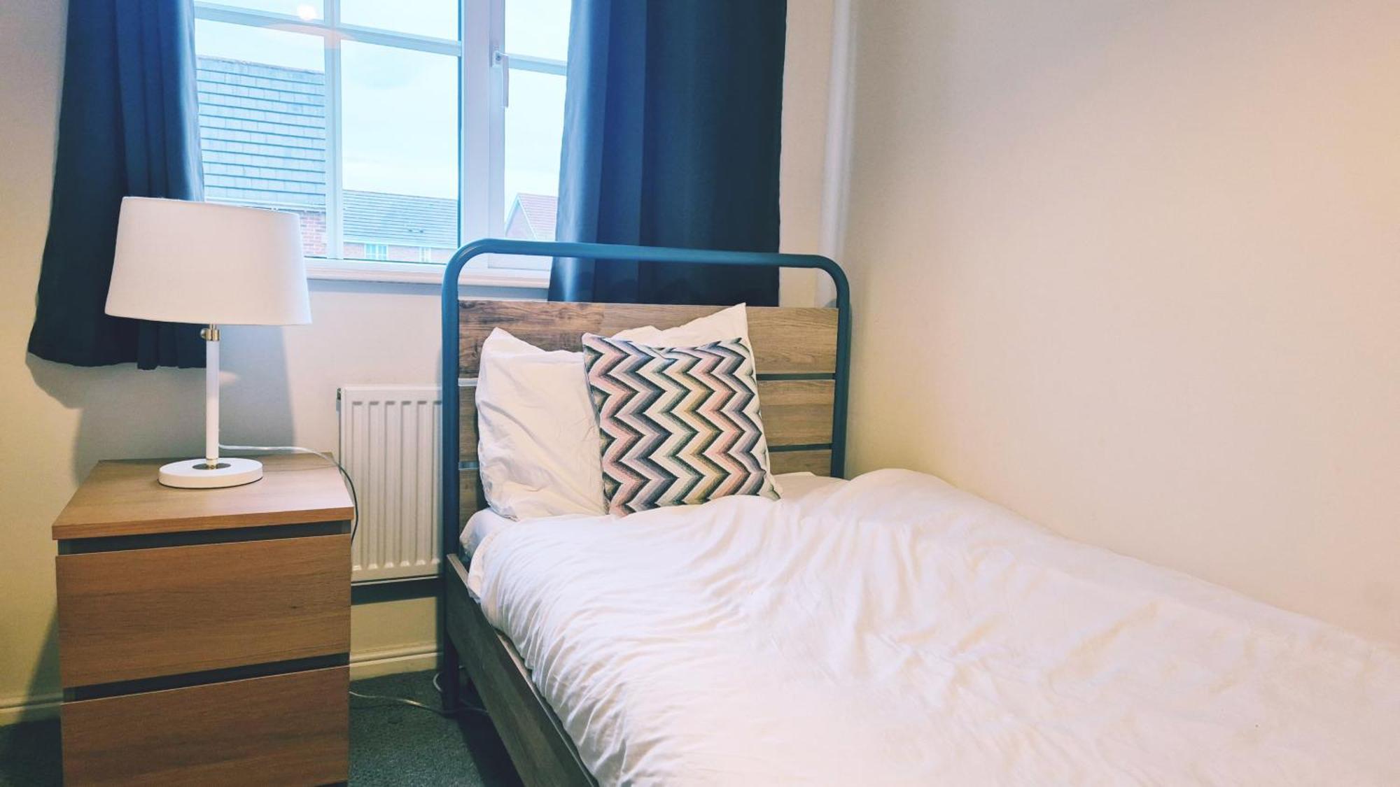 Modern 2bed House, Free Parking, Nr Parkway Station And Uwe Holiday home Bristol