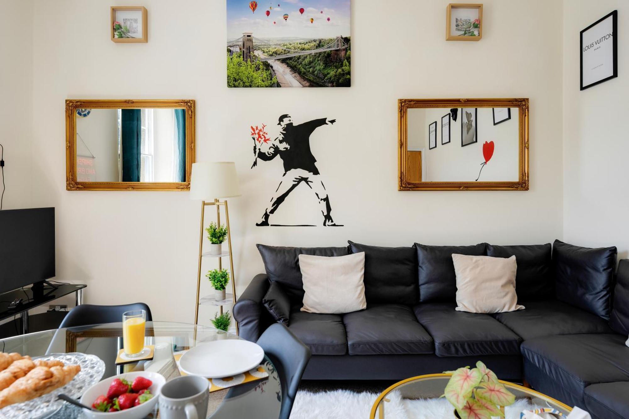 Clifton Nr Centre, Georgian Period Flat, Permit Parking X1, Garden Apartment Bristol