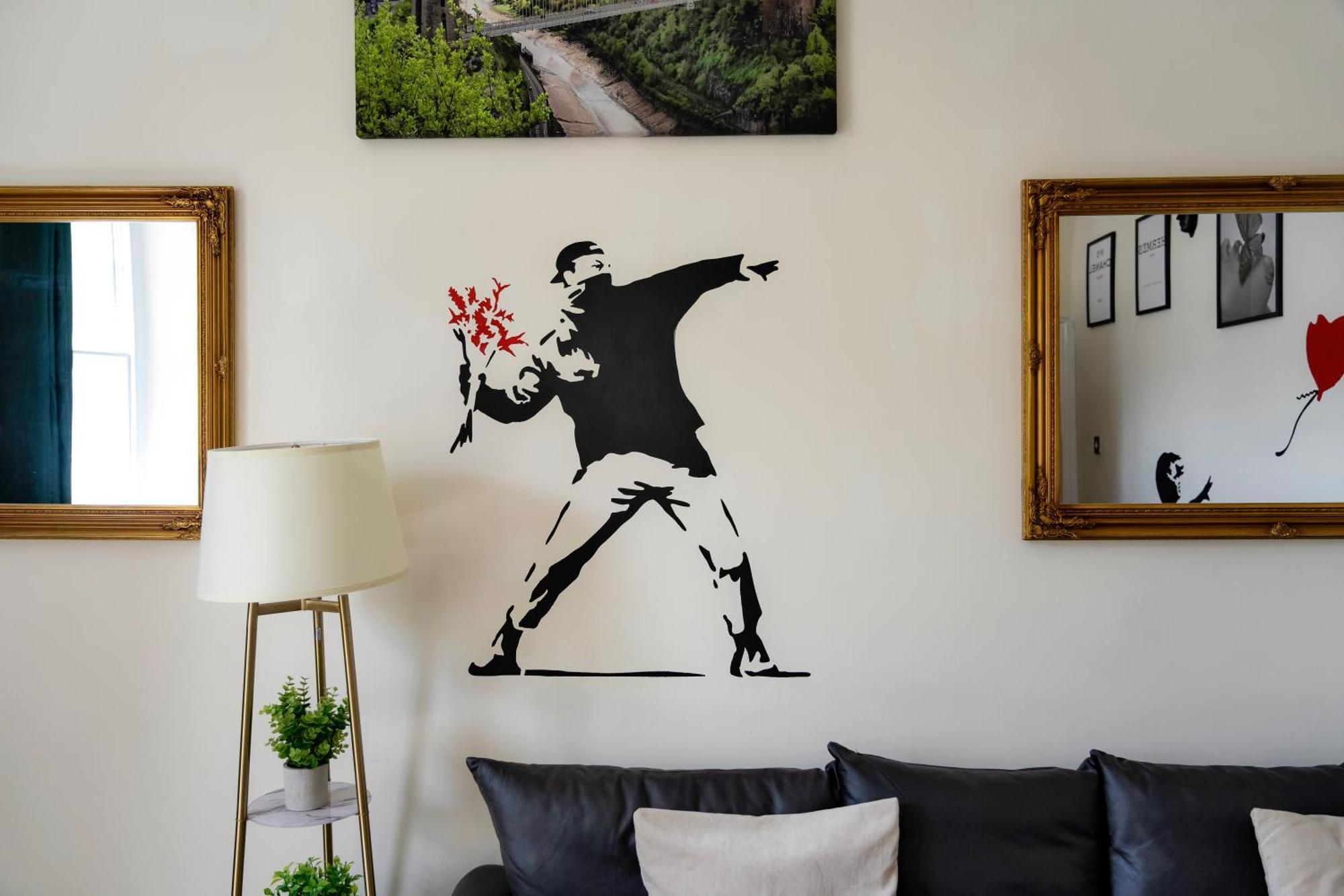 Clifton Nr Centre, Georgian Period Flat, Permit Parking X1, Garden Apartment *
