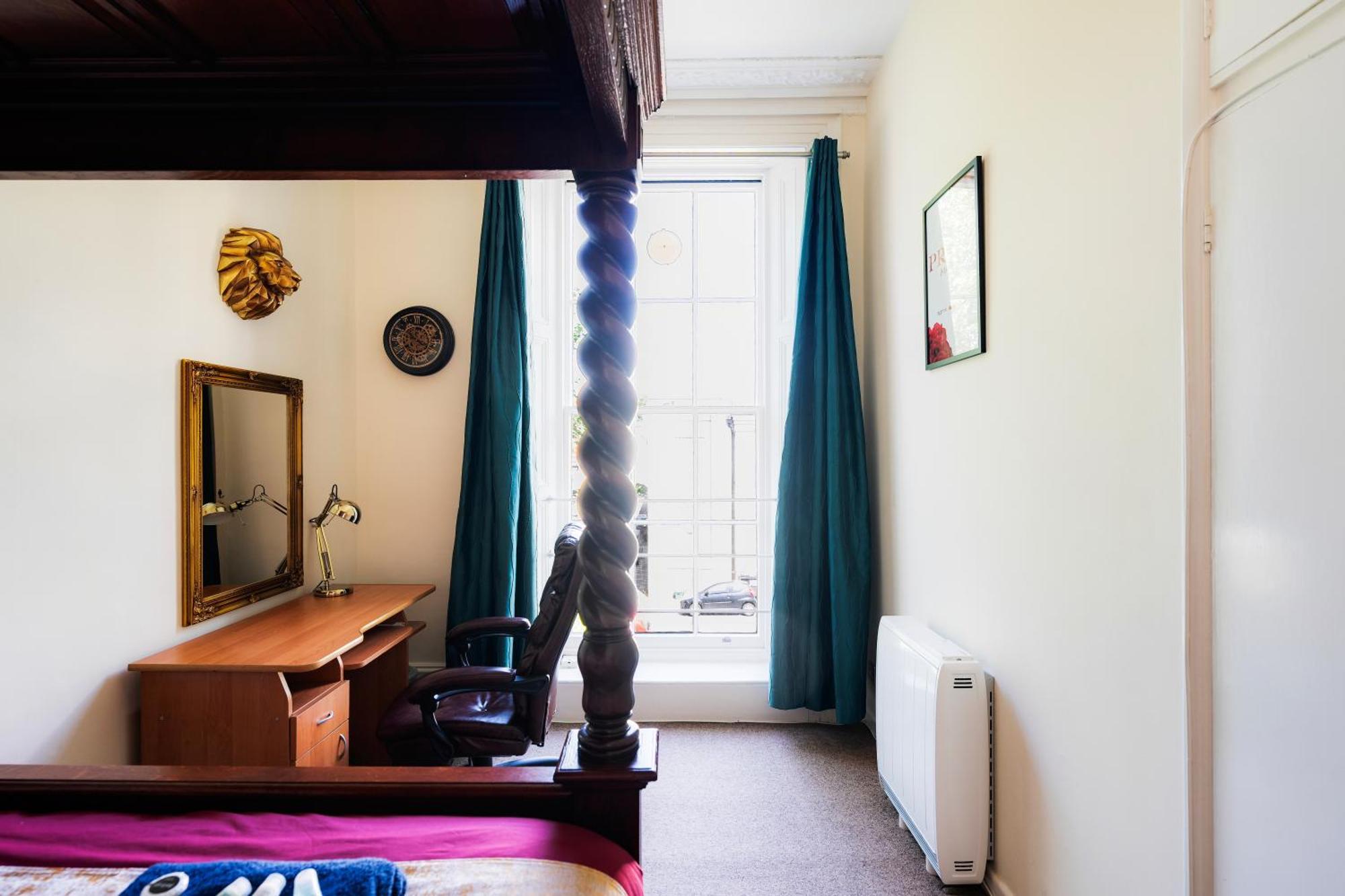 Clifton Nr Centre, Georgian Period Flat, Permit Parking X1, Garden
