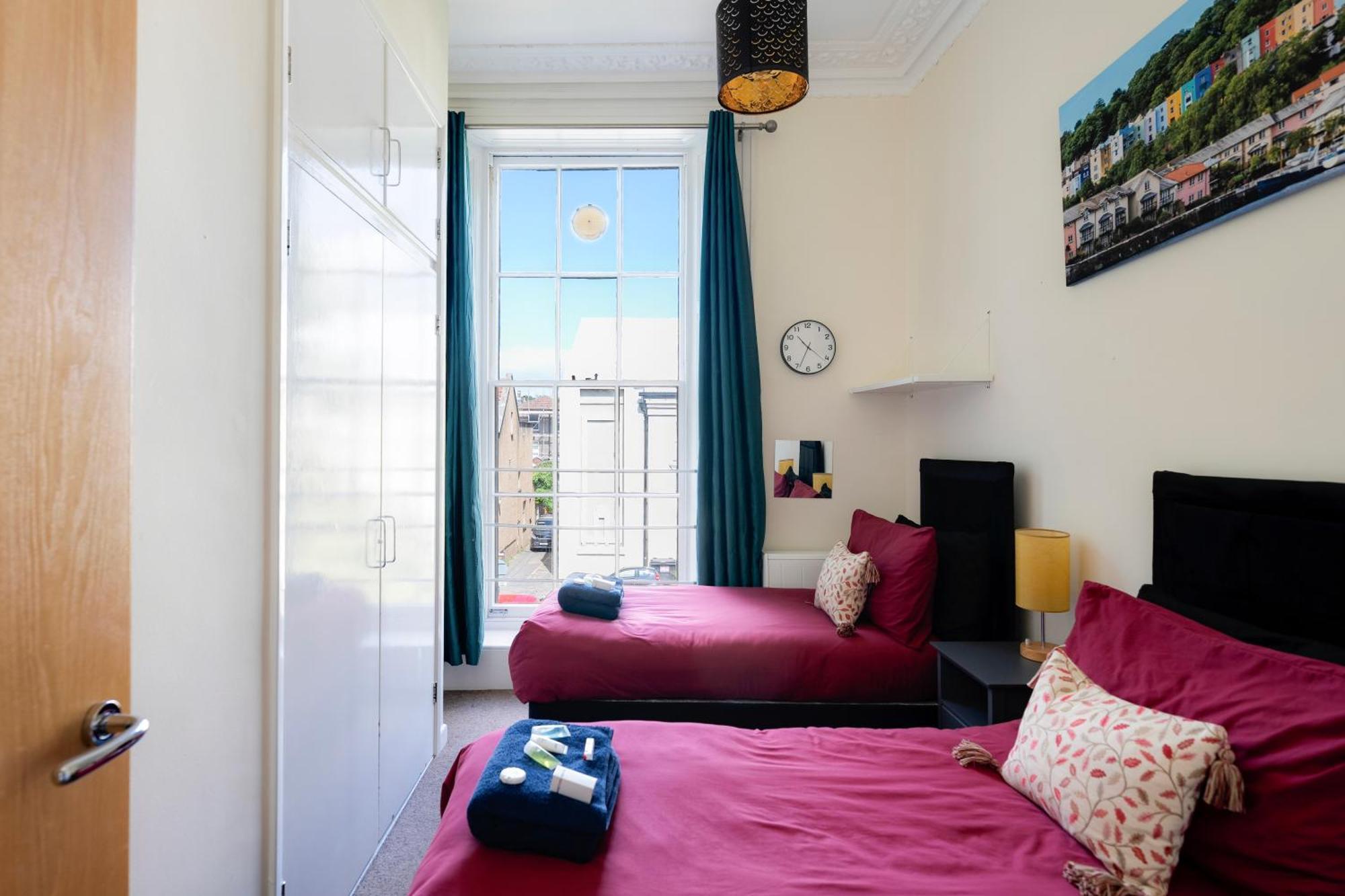 Clifton Nr Centre, Georgian Period Flat, Permit Parking X1, Garden Apartment *