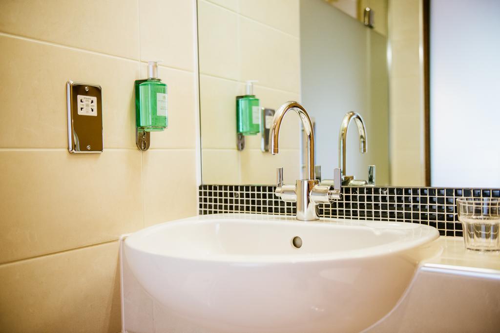 At Bristol Hotel Almondsbury