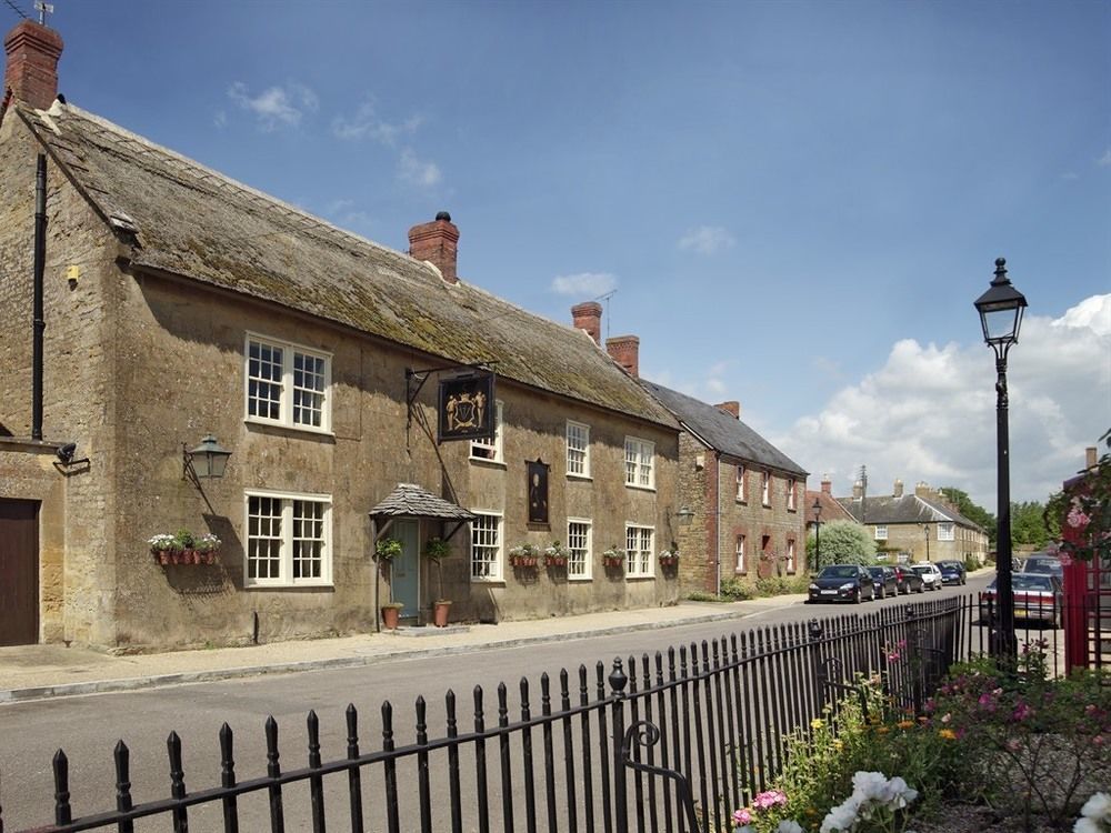 Lord Poulett Arms 3*