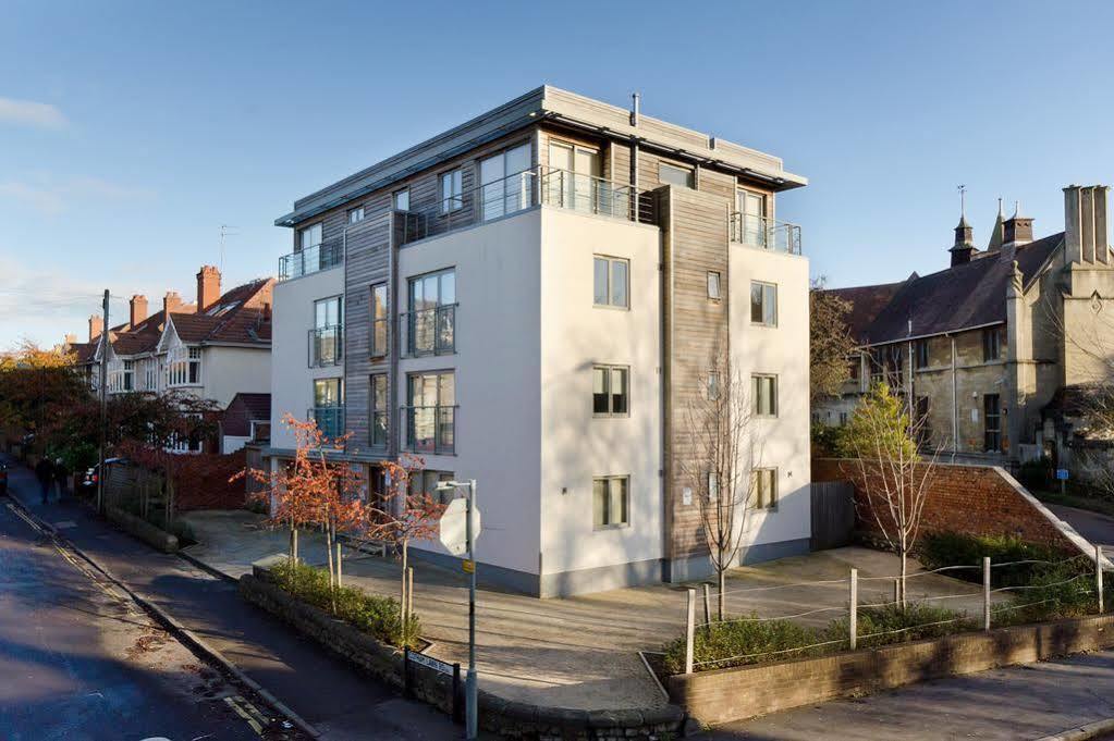 Apartment Your Cotham Lawn
