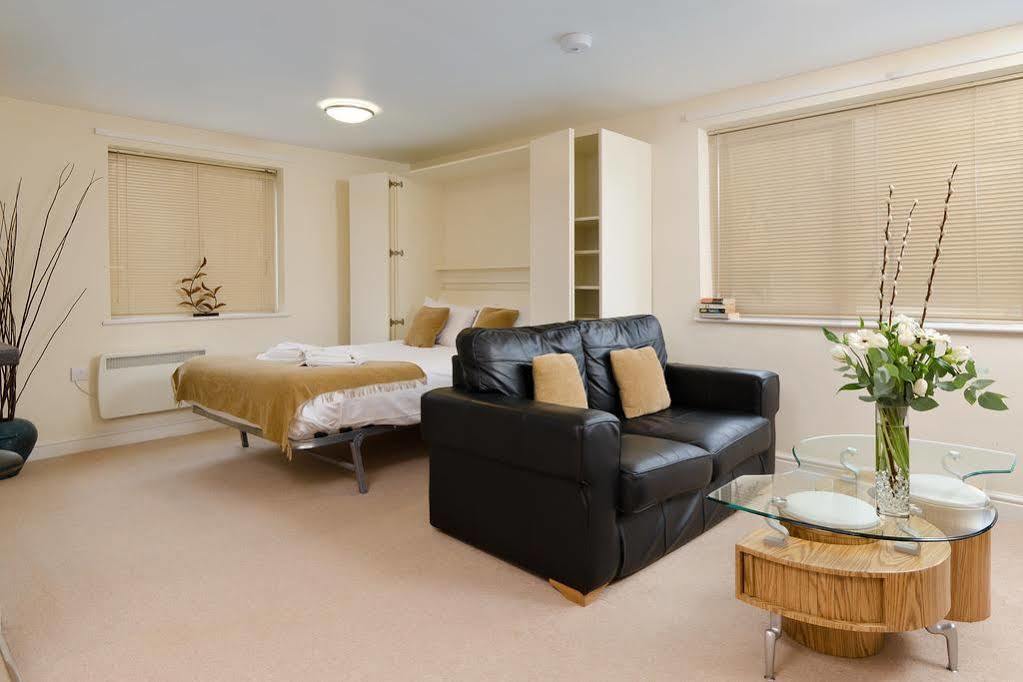 Apartment Your Cotham Lawn *