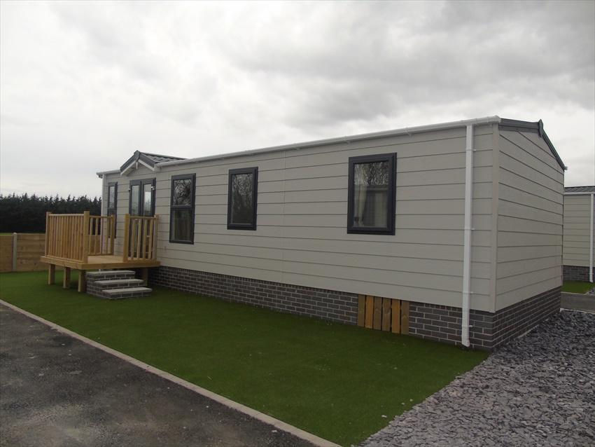 Hyattswood Lodges. Nr Brs Airport Lodge *